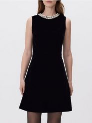 Sukienka mini z ozdobnymi detalami - czarny. Czarne sukienki damskie Reserved, na co dzień, l, bez wzorów, z dzianiny, bez kołnierzyka, bez ramiączek, mini, proste. Za 179.99 zł.