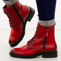Czerwone skórzane botki damskie T.Sokolski Z25-214. Brązowe botki damskie Sokolski, na jesień, z jeansu, eleganckie, z okrągłym noskiem, bez obcasa, na płaskiej podeszwie, bez zapięcia. Za 299.00 zł.