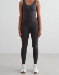 Damskie legginsy wysoki stan, odprowadzające pot, squat proof Sense Tall szare. Szare legginsy damskie Aim'n, s, bez wzorów, z elastanu, z podwyższonym stanem, na fitness i siłownię. Za 296.00 zł.