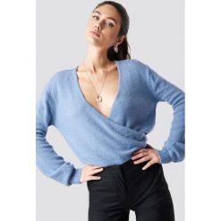 NA-KD Trend Sweter z kopertowym dekoltem - Blue. Swetry damskie marki NA-KD Trend. Za 121.95 zł.