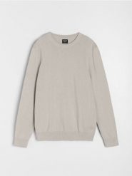 Bawełniany sweter basic - kremowy. Białe swetry przez głowę męskie Sinsay, l, bez wzorów, z bawełny, bez kołnierzyka. Za 39.99 zł.