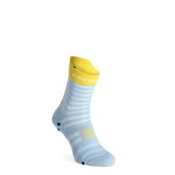 Skarpety biegowe Compressport Pro Racing v4.0 UL Run High. Niebieskie skarpety damskie Compressport, bez wzorów. Za 78.99 zł.