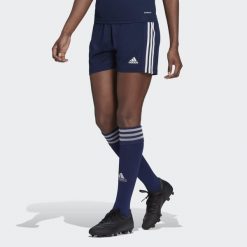 Szorty damskie Addidas Squadra 21. Białe szorty sportowe damskie Adidas, xs, bez wzorów, z materiału, sportowe, do piłki nożnej. Za 73.99 zł.