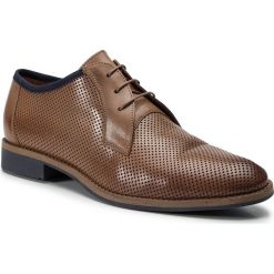 Półbuty GINO ROSSI - Mare MPU076-Z76-5J00-3300-0 88. Brązowe eleganckie półbuty Gino Rossi, z materiału, eleganckie, bez zapięcia. W wyprzedaży za 229.00 zł.