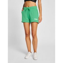Szorty damskie Hummel Legacy. Zielone szorty sportowe damskie Hummel, bez wzorów, sportowe, do piłki nożnej. Za 139.00 zł.