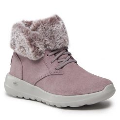 Trzewiki Skechers. Fioletowe botki damskie Skechers, bez obcasa, na płaskiej podeszwie, bez zapięcia. Za 309.99 zł.