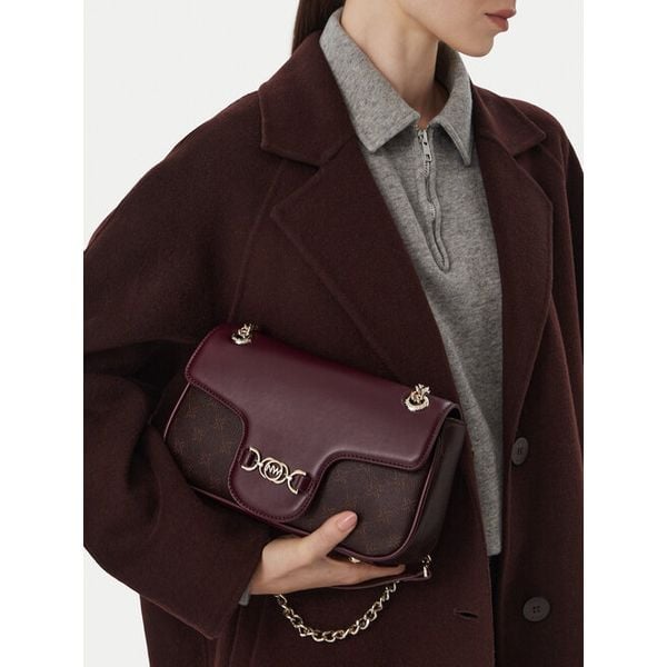 Torebka Nine West. Czerwone torebki do ręki damskie Nine West, bez wzorów, klasyczne, bez dodatków. Za 229.99 zł.