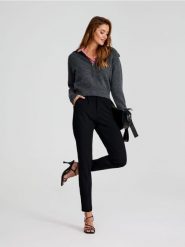 Spodnie cygaretki - czarny. Czarne spodnie materiałowe damskie Sinsay, l, bez wzorów. Za 49.99 zł.