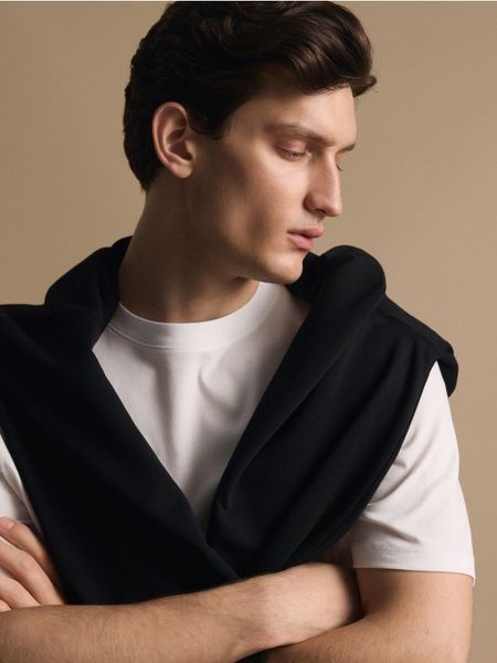 T-shirt regular z interlokowym splotem - biały. Białe t-shirty męskie Reserved, l, bez wzorów, z dzianiny, bez kołnierzyka. Za 99.99 zł.