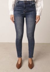 Niebieskie Jeansy Bawełniane Dopasowane Skinny z Wysokim Stanem Enolia. Niebieskie jeansy damskie Born2be, z podwyższonym stanem. Za 129.99 zł.