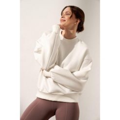 Bluza do jogi Moonholi Just Perfect oversize z bawełnianej dzianiny. Białe bluzy sportowe damskie MOONHOLI, s, bez wzorów, z bawełny, bez kaptura, na fitness i siłownię. Za 429.00 zł.