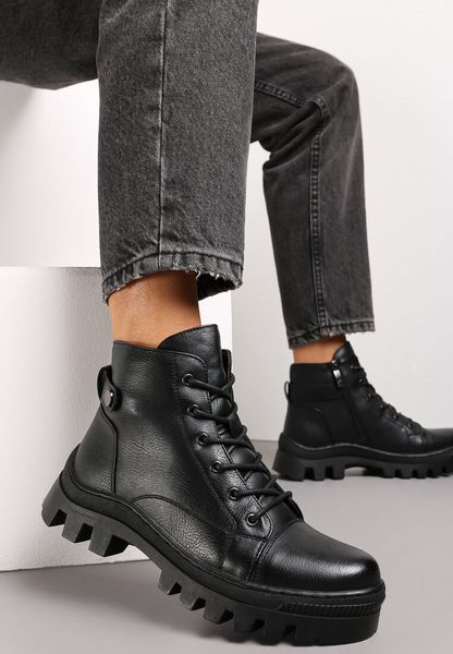 Czarne Botki Trapery z Paskiem i Wycięciem z Tyłu Ademoria. Czarne śniegowce i trapery damskie Renee. Za 139.99 zł.