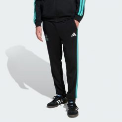 Spodnie Mercedes - Amg Petronas Formula 1 Team Dna. Czarne buty sportowe męskie Adidas, bez wzorów, na fitness i siłownię. Za 264.99 zł.
