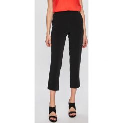 Guess Jeans - Spodnie. Jeansy damskie marki Guess Jeans. W wyprzedaży za 319.90 zł.