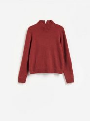 Wełniany sweter z dodatkiem kaszmiru - brudny róż. Czerwone swetry damskie Reserved, l, bez wzorów, z kaszmiru, bez kołnierzyka, bez ramiączek, bez kaptura. Za 399.99 zł.
