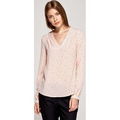 Wyjściowa Bluzka z Zakładkami przy Dekolcie - Wzór Różowy. Czerwone bluzki damskie Molly.pl, eleganckie, dekolt w kształcie v. Za 121.90 zł.