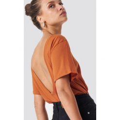 NA-KD T-shirt z odkrytymi plecami - Orange. T-shirty damskie marki NA-KD. W wyprzedaży za 21.18 zł.
