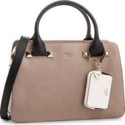 Torebka GUESS - HWUG68 61060 TAN MULTI. Brązowe torebki do ręki damskie Guess, z aplikacjami, ze skóry ekologicznej. Za 679.00 zł.