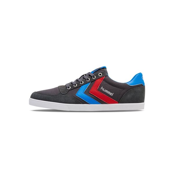 Buty do chodzenia dla dorosłych Hummel Slimmer stadil. Czerwone obuwie sportowe damskie Hummel, bez wzorów, trekkingowe. Za 286.50 zł.