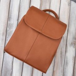 Plecaczek damski skórzany koniakowy mały plecak miejski Abruzzo ABR-42-CG. Szare plecaki damskie bez wzorów, ze skóry, eleganckie. Za 219.00 zł.