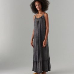 Bawełniana maxi sukienka - Szary. Sukienki damskie marki Mohito. Za 129.99 zł.