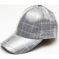 Czapka z daszkiem o winylowym wykończeniu - Czarny. Czapki i kapelusze damskie Cropp. Za 39.99 zł.