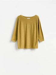 Gładki sweter z wiskozą - oliwkowy. Zielone swetry damskie Reserved, l, bez wzorów, z dzianiny, bez kołnierzyka, bez ramiączek, bez kaptura. Za 79.99 zł.