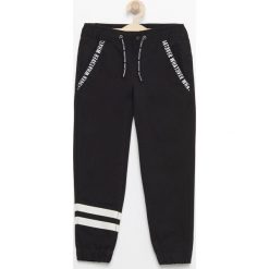 Spodnie jogger - Czarny. Spodnie materiałowe dla chłopców marki Reserved. Za 79.99 zł.