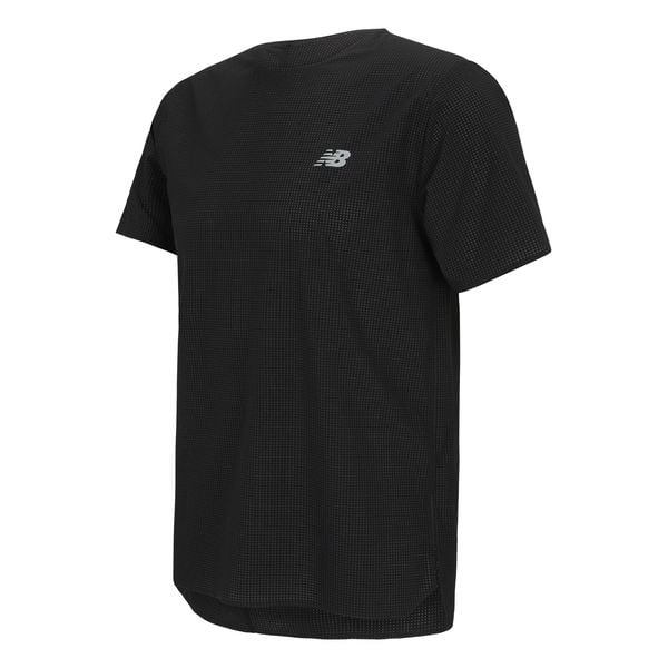 Koszulka męska New Balance MT51208BK – czarna. Czarne koszulki sportowe męskie New Balance, m, bez wzorów, z lycry, bez kołnierzyka, bez ramiączek, na fitness i siłownię. Za 399.99 zł.