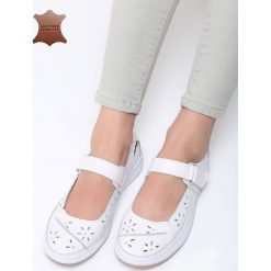 Białe Skórzane Półbuty Store Run. Białe półbuty damskie Born2be, z materiału. Za 79.99 zł.