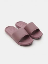 Klapki - fioletowy. Fioletowe klapki damskie Sinsay, bez wzorów, bez obcasa. Za 25.99 zł.