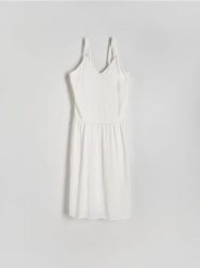 Sukienka z modalem - biały. Białe sukienki damskie Reserved, na co dzień, l, bez wzorów, z tkaniny, bez kołnierzyka, bez ramiączek, proste. W wyprzedaży za 99.99 zł.