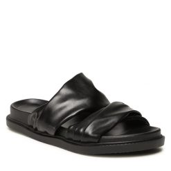 Klapki DeeZee. Czarne klapki damskie DeeZee, bez wzorów, bez obcasa. Za 119.99 zł.