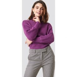 NA-KD Sweter z dzianiny z wywijanym golfem - Purple. Swetry damskie marki NA-KD. W wyprzedaży za 60.97 zł.