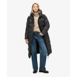 Długa pikowana kurtka z ripstopu. Czarne kurtki damskie Superdry., bez wzorów, bez kaptura. W wyprzedaży za 684.70 zł.