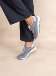 Buty sportowe damskie TBS Jellina. Białe obuwie sportowe damskie TBS, bez wzorów, z materiału, do biegania. Za 423.00 zł.
