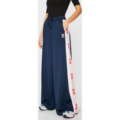 Reebok Classic - Spodnie. Niebieskie legginsy damskie Reebok Classic, s, bez wzorów, z dzianiny. W wyprzedaży za 189.90 zł.