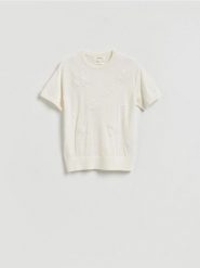 Wełniany sweter z aplikacjami - złamana biel. Swetry damskie Reserved, l, z aplikacjami, z dzianiny, bez kołnierzyka, bez ramiączek, bez kaptura. Za 169.99 zł.