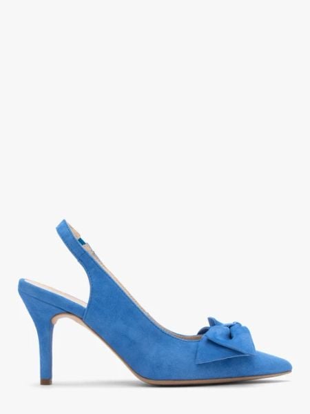 Czółenka z ozdobnym detalem w postaci kokardki. Niebieskie czółenka damskie Ryłko, bez wzorów, z gumy, bez obcasa, na szpilce, bez zapięcia. W wyprzedaży za 299.99 zł.