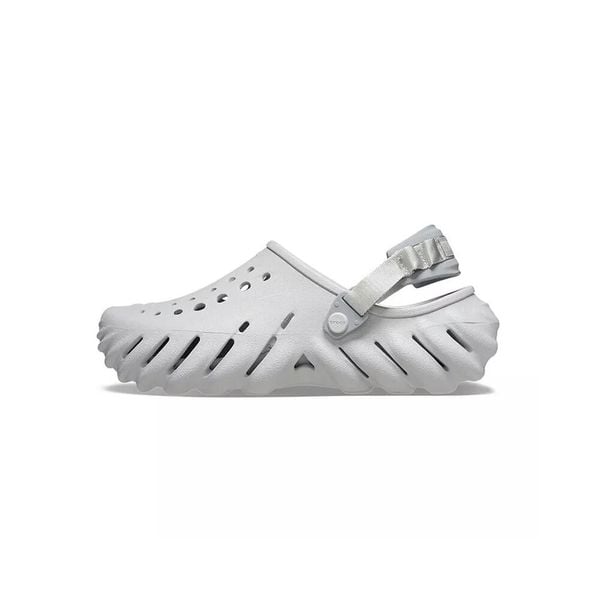 Sandały Crocs Echo w kolorze szarym. Szare klapki damskie Crocs, z materiału, bez zapięcia. Za 279.00 zł.