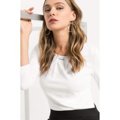 Koszulka z zakładkami. T-shirty damskie marki Orsay. Za 69.99 zł.
