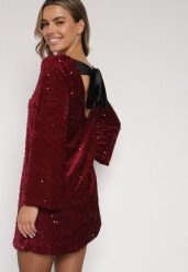 Czerwona Cekinowa Sukienka z Odkrytymi Plecami i Wiązaniem Diadina. Czerwone sukienki damskie Born2be, na imprezę, z aplikacjami, z elastanu, eleganckie, bez kołnierzyka, bez ramiączek. Za 169.99 zł.