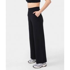 Spodnie wiskozowe Carpatree Cozy Leisure czarne. Czarne spodnie sportowe damskie Carpatree, xs, bez wzorów, z dzianiny. W wyprzedaży za 199.99 zł.