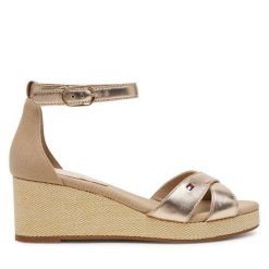Sandały Tommy Hilfiger. Brązowe sandały damskie Tommy Hilfiger, bez wzorów, bez obcasa, na koturnie, bez zapięcia. Za 239.99 zł.