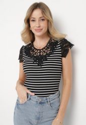 Czarny Bawełniany T-shirt z Prążkowanego Materiału z Koronkowym Dekoltem i Rękawkami Hyacintia. Czarne bluzki damskie Born2be, m, bez wzorów, z bawełny, bez kołnierzyka. Za 39.99 zł.