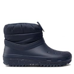 Botki Crocs. Niebieskie botki damskie Crocs, bez obcasa, na płaskiej podeszwie, bez zapięcia. Za 349.99 zł.