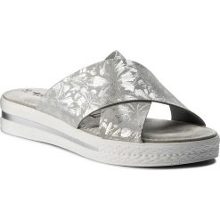 Klapki TAMARIS - 1-27230-20 Lt Grey/Silver 295. Szare klapki damskie Tamaris, z materiału. W wyprzedaży za 169.00 zł.