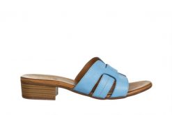 Klapki Bayla-161 191 838 1529 33 Baby Blue 161730, Niebieski, Skóra naturalna - 39. Niebieskie klapki damskie Bayla, bez wzorów, z gumy, bez obcasa, na obcasie. W wyprzedaży za 179.10 zł.