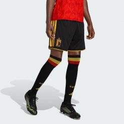 Spodenki domowe Belgia 26. Czarne krótkie spodenki sportowe męskie Adidas, l, bez wzorów, z materiału, do piłki nożnej, climacool (adidas). Za 199.00 zł.