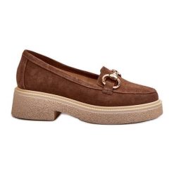 Zazoo 3429 Zamszowe Mokasyny Damskie Z Ozdobą Brązowe. Brązowe mokasyny damskie z zamszu, eleganckie. Za 491.40 zł.
